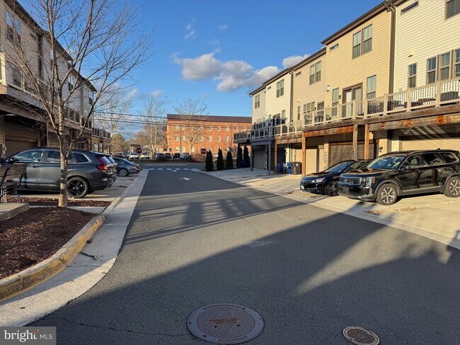 Building Photo - 120 Tolocka Terrace NE