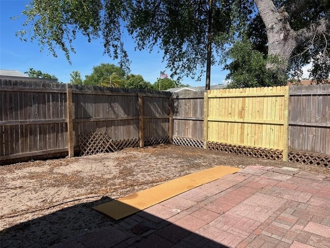 Building Photo - 7835 Arbordale Dr