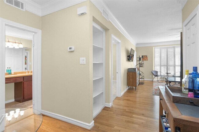 Building Photo - 2700 Revere St