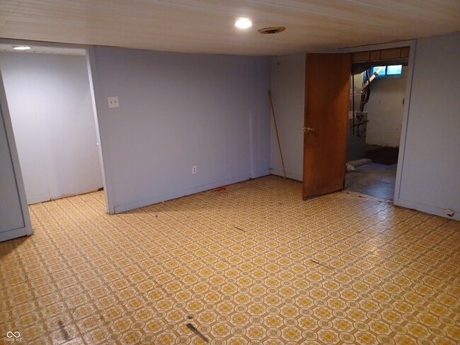 Building Photo - 670 Cleveland St