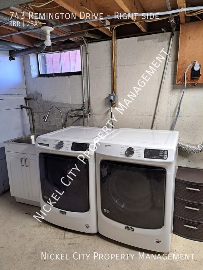 Building Photo - 743 Remington Dr