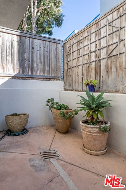 Building Photo - 318 26th St