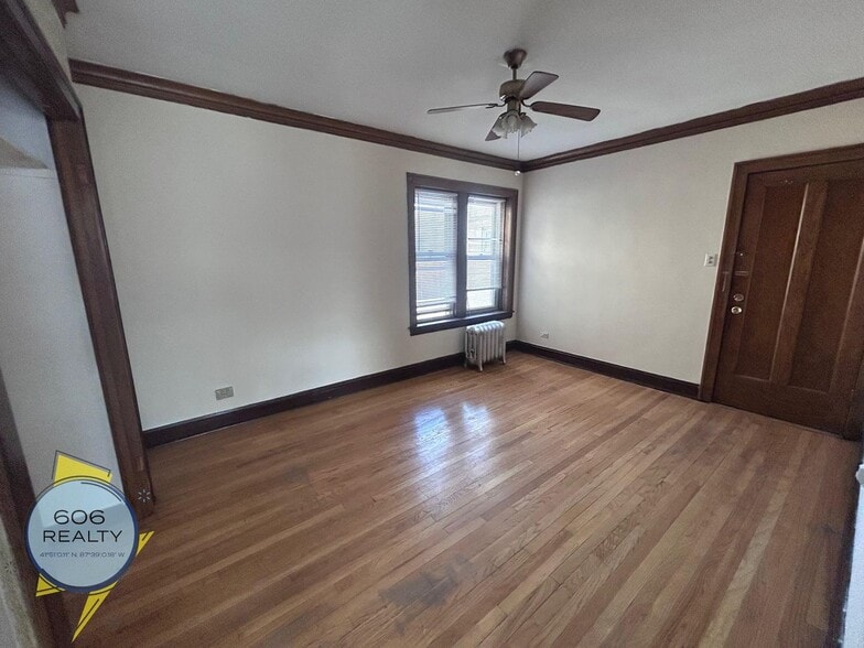 Primary Photo - 3154 N Linder Ave
