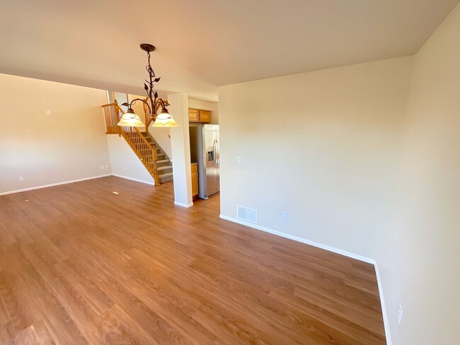 Building Photo - 3 Bedroom Home Available Near N Powers Blv...