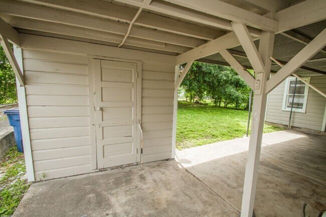 Building Photo - Nice 3BR/1BA House Near Downtown