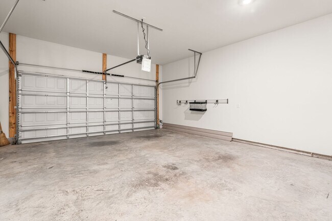 Building Photo - Amazing Durham Location - Easy commute to RTP, Brier Creek