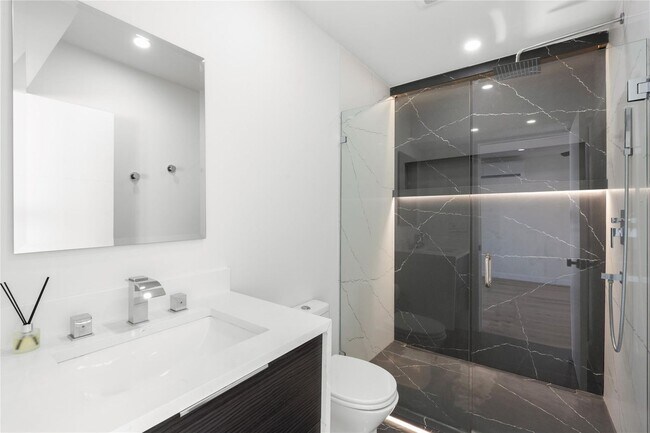 Building Photo - 455 SW 14th Ct