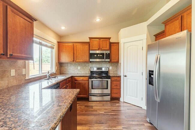 Building Photo - Beautiful 3 bed 2 bath Meridian home in th...