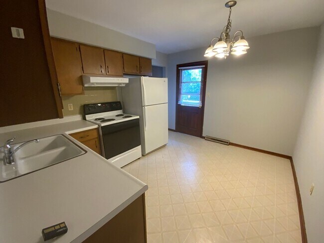 Building Photo - 4208-4210 Rollins Rd