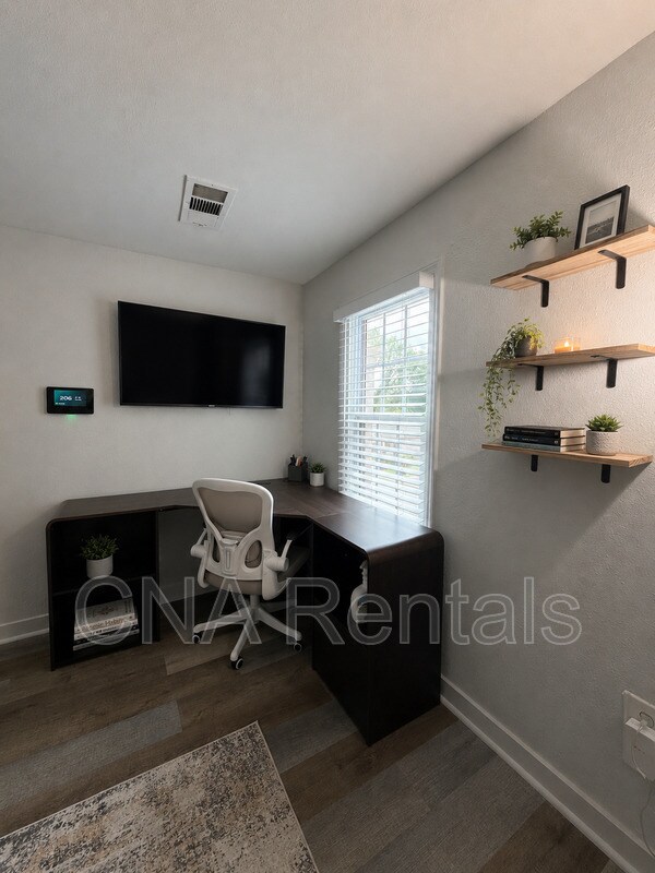 Building Photo - 539 Paines Ave NW