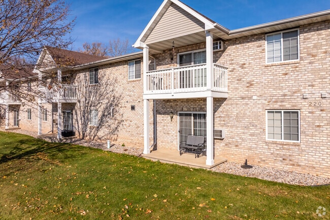 Building Photo - 220 Valley Road