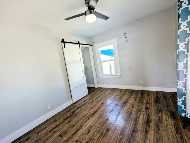 Building Photo - 4778 W Mountain View Dr