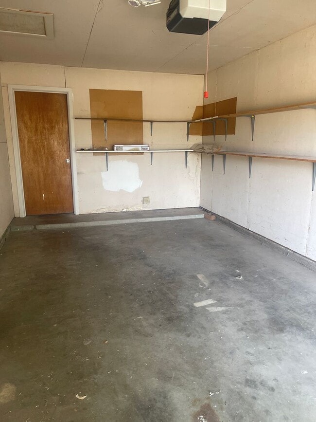 Building Photo - Pre-leasing for Fall! Adorable Remodeled House in Prime Location!