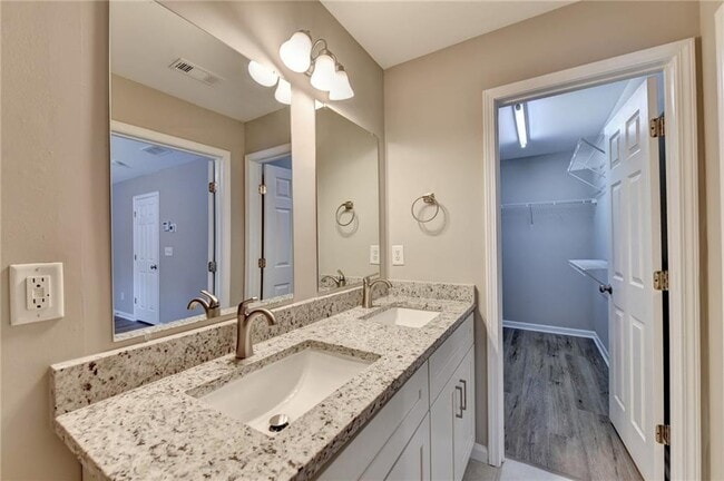 Building Photo - 4005 Edgecomb Dr