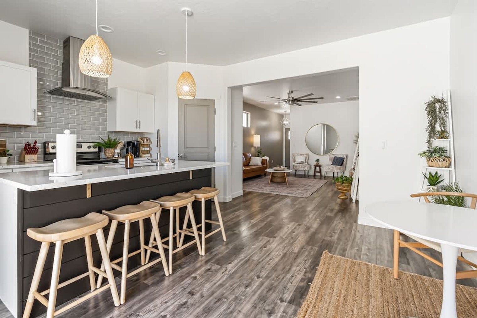 Building Photo - 2084 W Bella Ln