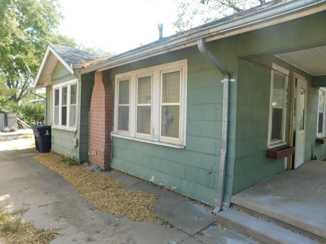 Building Photo - Fully Remodeled, Charming Home