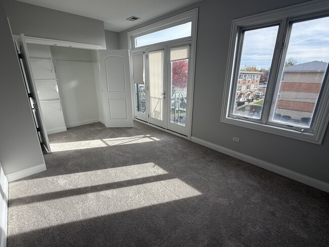 Building Photo - 7008 W Medill Ave