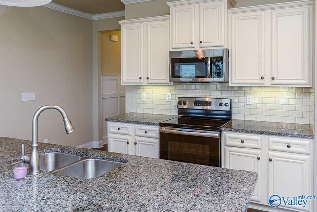 Building Photo - 3031 Greenway Cir SE