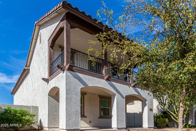 Building Photo - 15142 W Sherman St