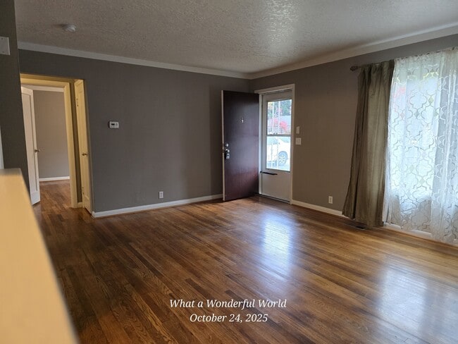 Building Photo - 583 Delmar Dr N