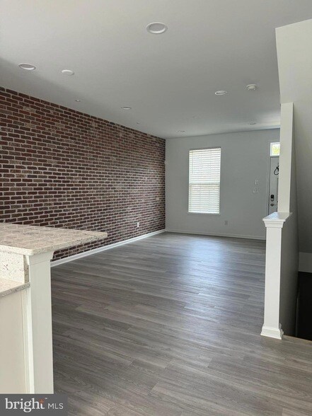 Building Photo - 139 Streamview Drive