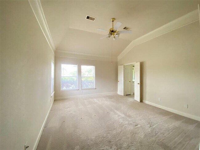 Building Photo - 10122 Meridian Lakes Dr