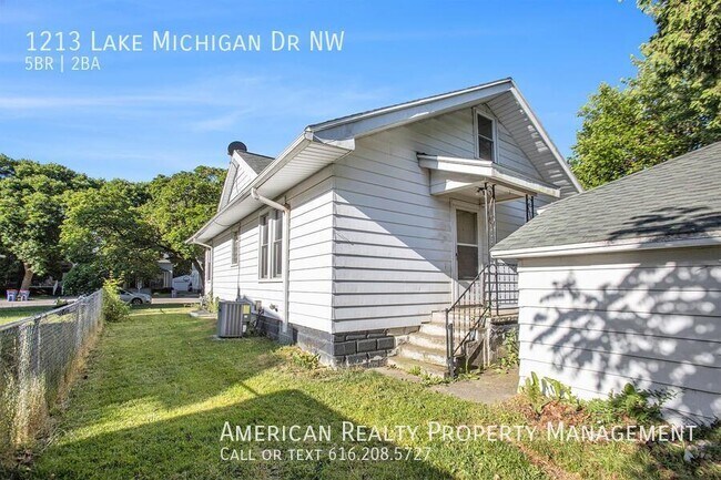 Building Photo - 1213 Lake Michigan Dr NW