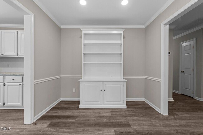 Building Photo - 5501 Sharpe Dr