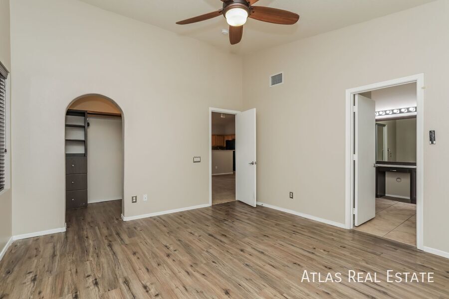 Building Photo - 9005 N Silver Moon Way