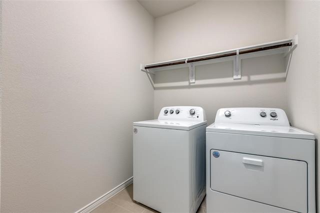 Building Photo - 5237 Sandrine Ave