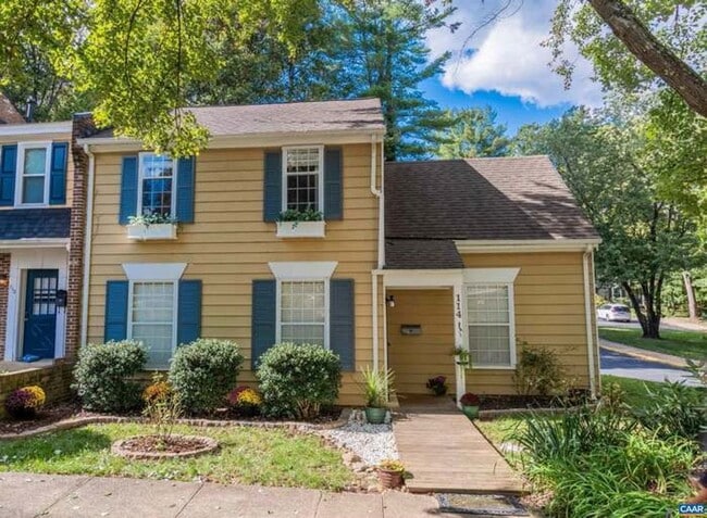 Building Photo - 3BR End-Unit Townhome with Outdoor Oasis –...