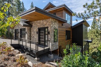 Building Photo - Luxury Mountain Retreat