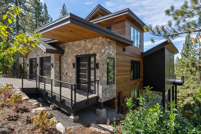 Primary Photo - Luxury Mountain Retreat