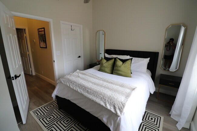 Building Photo - 6848 Brook Hollow Rd