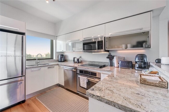 Building Photo - 601 NE 36th St