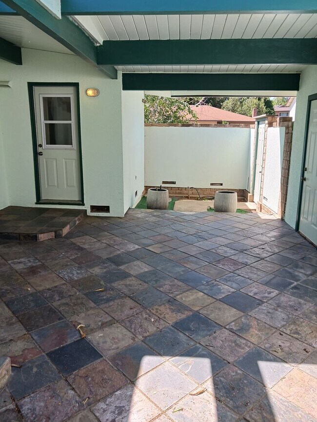 Building Photo - Duplex for RENT!