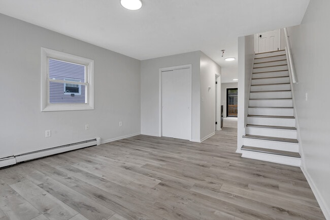 Building Photo - 107 Roosevelt St