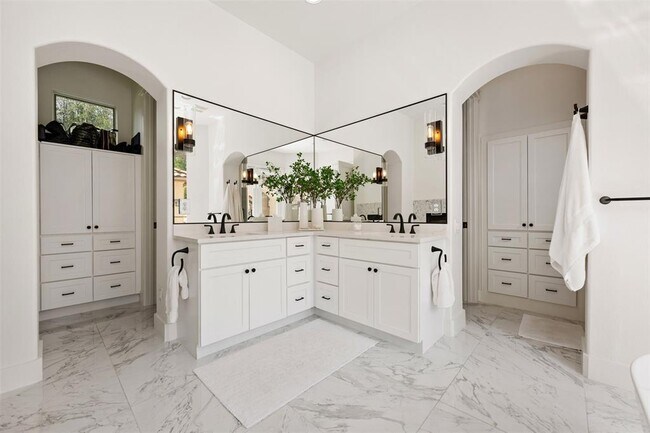 Building Photo - 64 Tiburon Dr