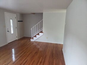 Building Photo - 2 bedroom townhome.