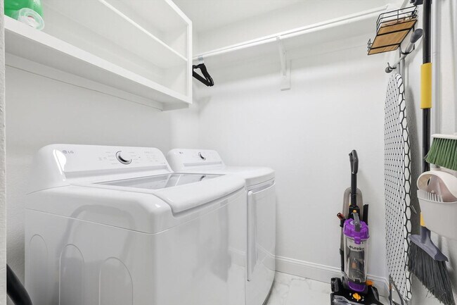 Building Photo - 2720 Wild Grove Ln