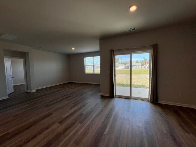 Building Photo - *COMING SOON* Longs - 4 Bedroom / 2 Bathro...