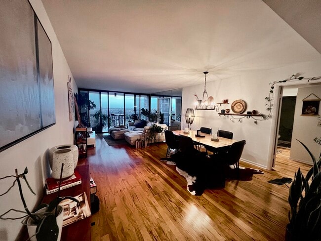 Building Photo - 2425 Presidential Way
