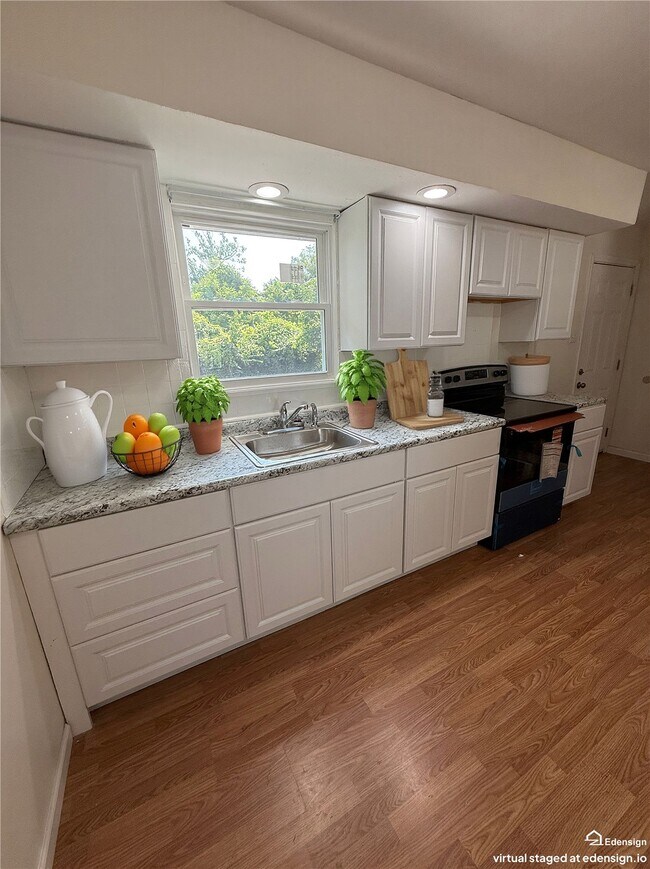 Building Photo - 10078 Green Valley Dr