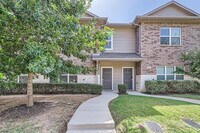 Building Photo - 1320 Lakecrest Ln