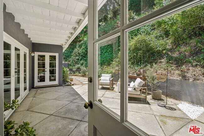 Building Photo - 3095 Passmore Dr
