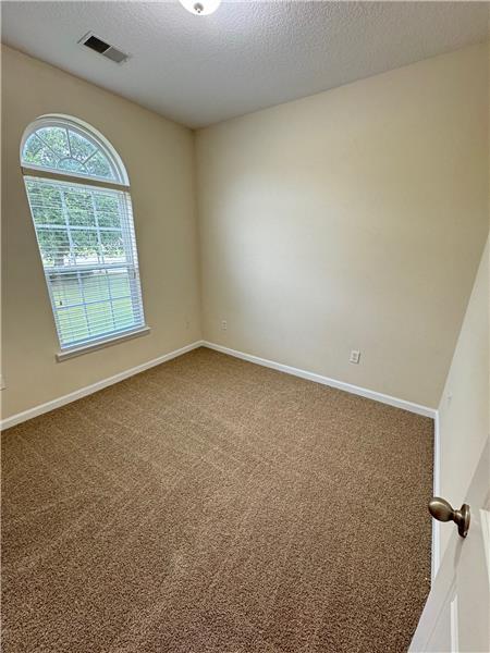 Building Photo - 260 Red Oak Dr