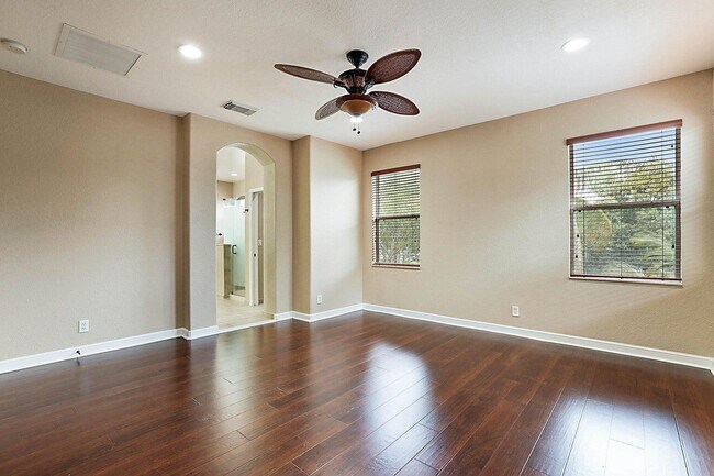 Building Photo - 748 Cresta Cir