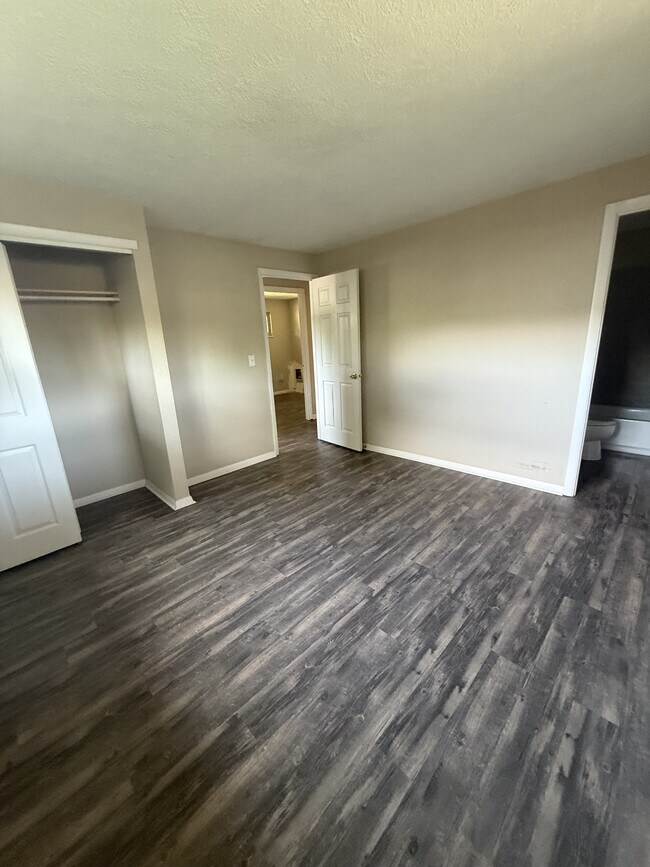 Building Photo - 6185 Farmborough Dr