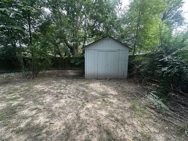 Building Photo - 2533 Chelsea Dr