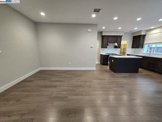 Building Photo - 8553 Waveside Wy